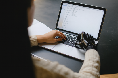 AI vs Human Legal Services Who to Trust