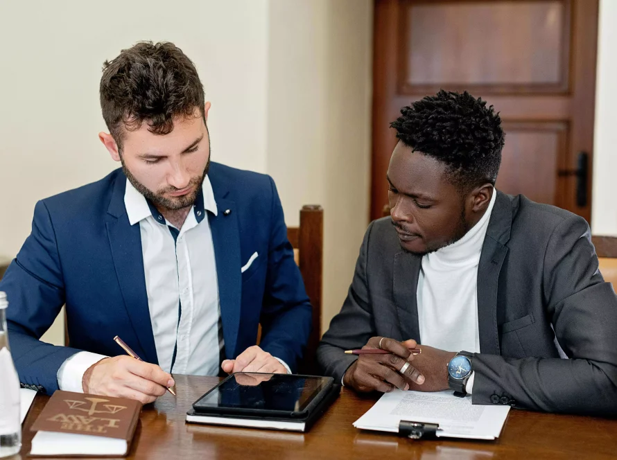 Digital Legal Help Powered by Human-AI Support